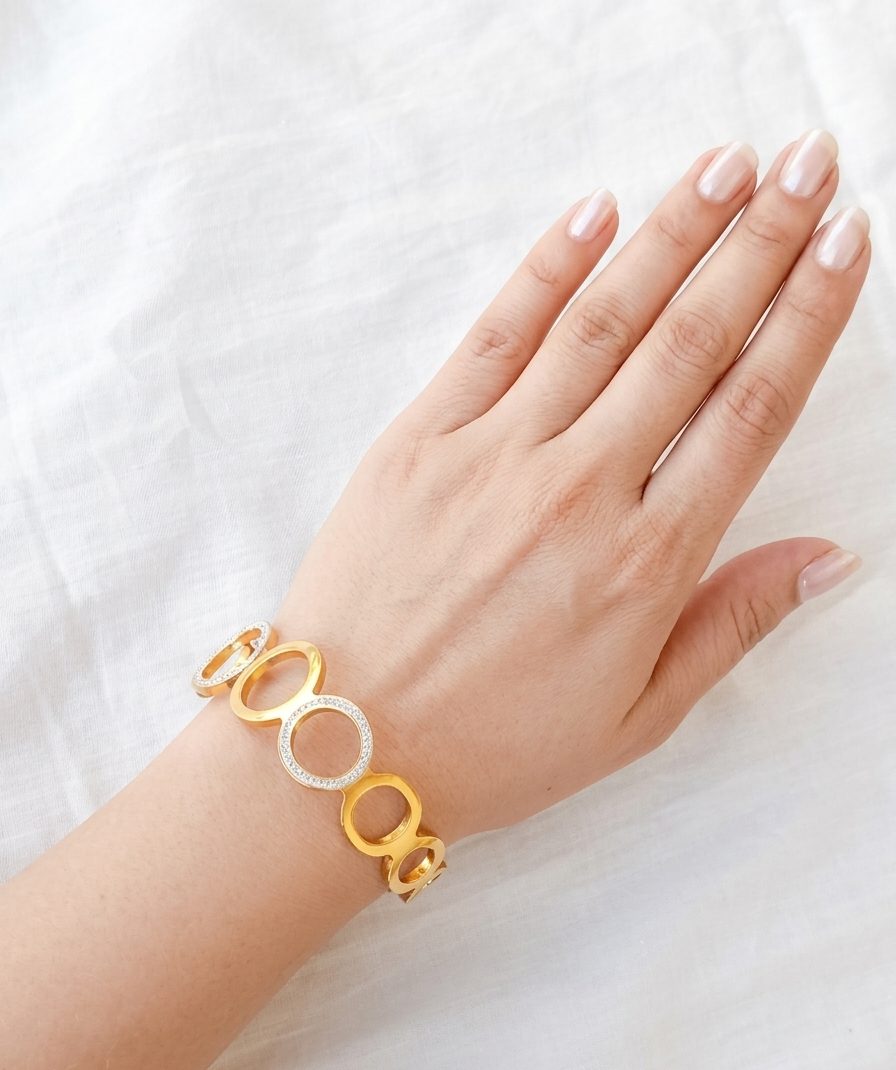 Luxora Halo Link Bracelet..