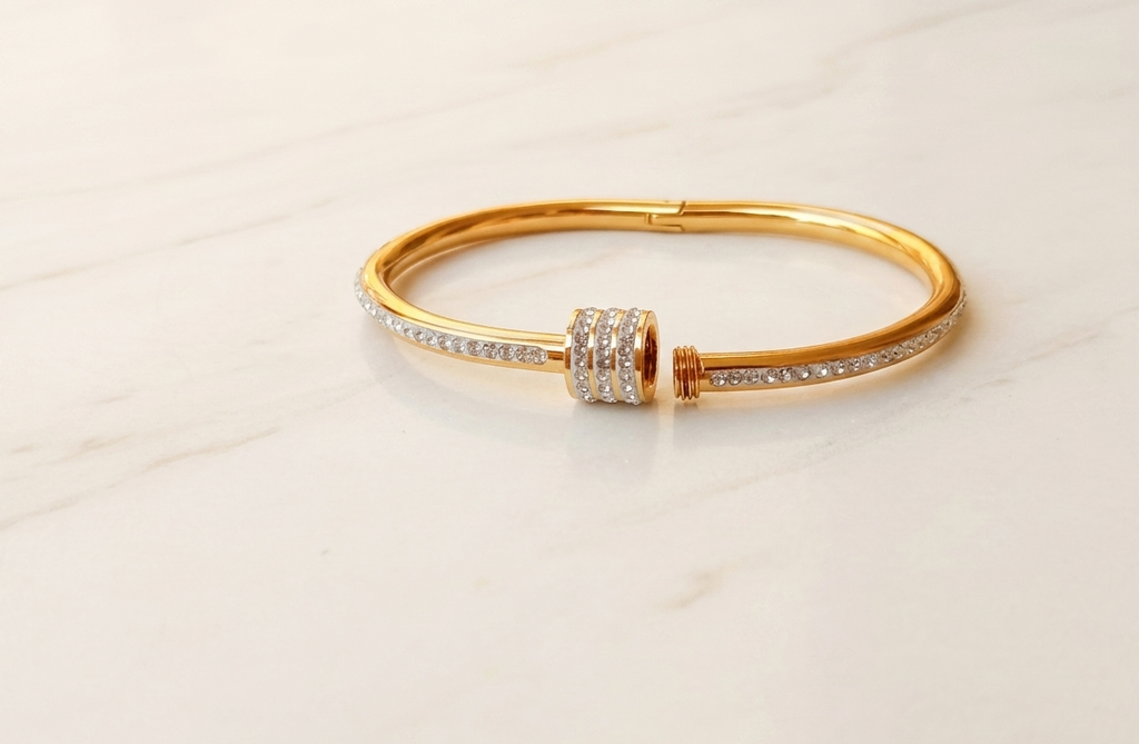 Veloura Lock Bangle..