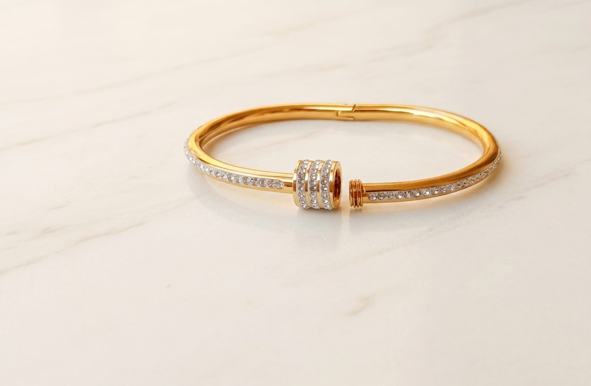 Veloura Lock Bangle..