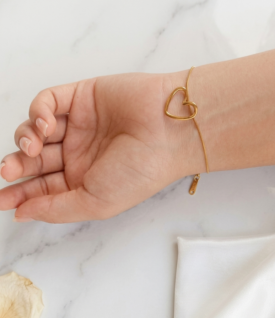 Minimal Heart Bracelet..